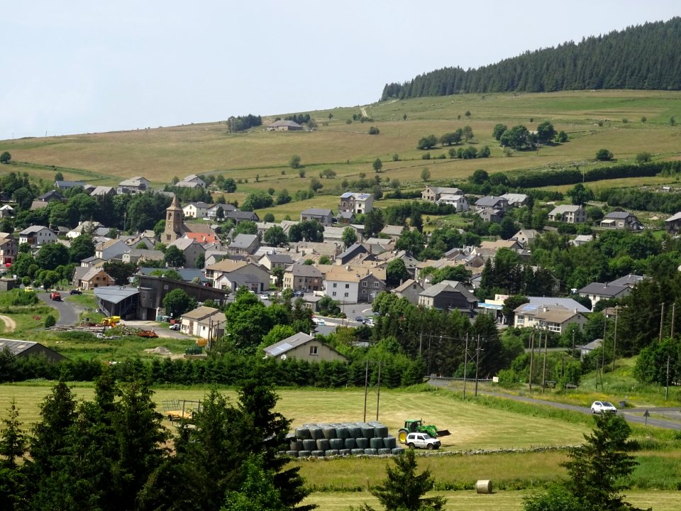 Eglise Saint-Phillibert et le village des Estables, Haute-… 
