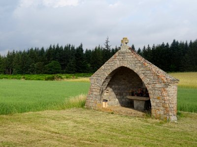Petite chapelle votive, avant Col de la Pierre Plantée, 12… 