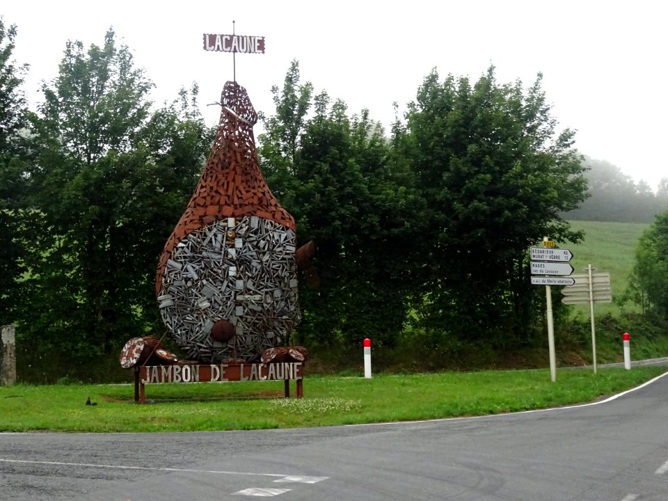 Sculpture géante de métal, Jambon de Lacaune, Lacaune, T… 