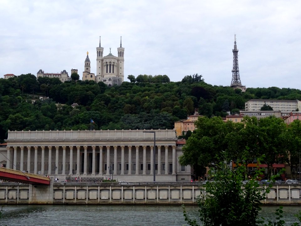 La Saône et la Basilique Notre Dame de Fourvière, Lyon, Rh… 