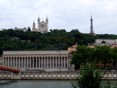 La Saône et la Basilique Notre Dame de Fourvière, Lyon, Rh… 