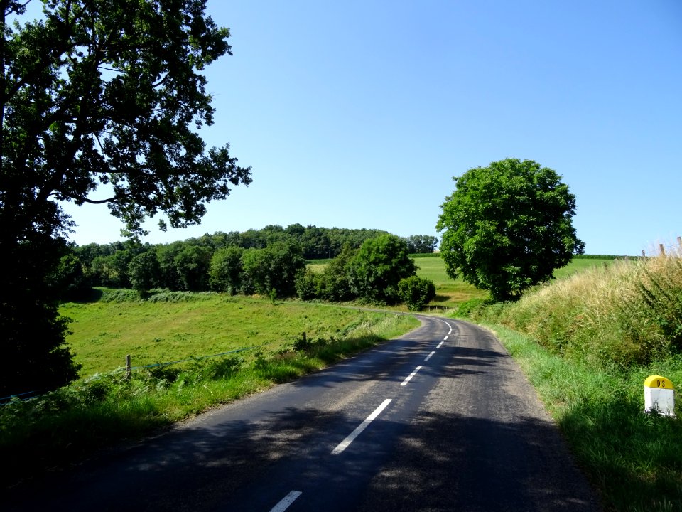 La petite D3 qui monte vers Fontanès, Loire 