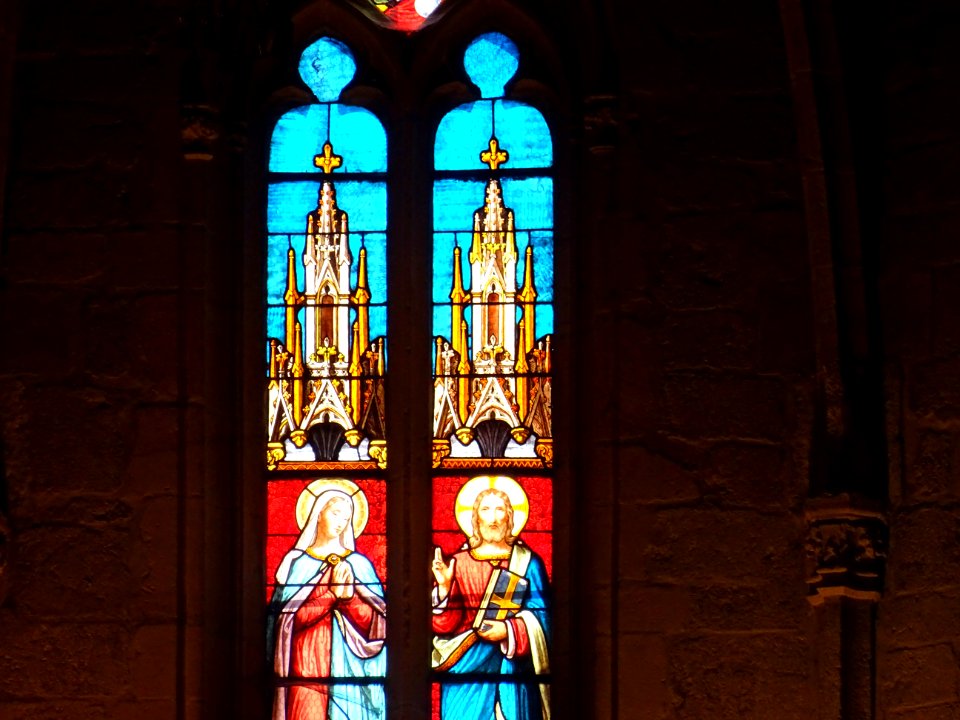 Vitraux, église collégiale du XVème siècle, St-Symphorien-… 