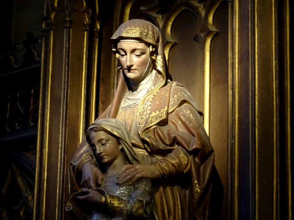 Statue de Ste-Marie, cathédrale Notre-Dame-et-Saint-Privat… 