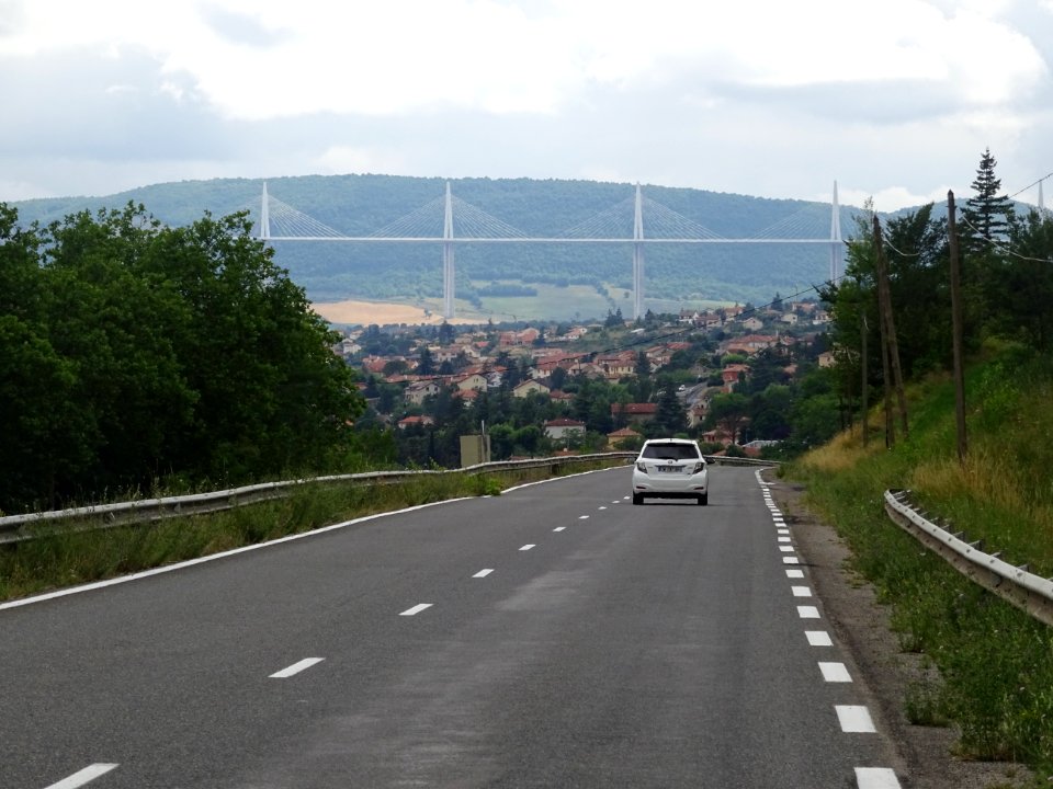 Sur la voie rapide ( 110 km/h) arrivée à Millau, Aveyron 