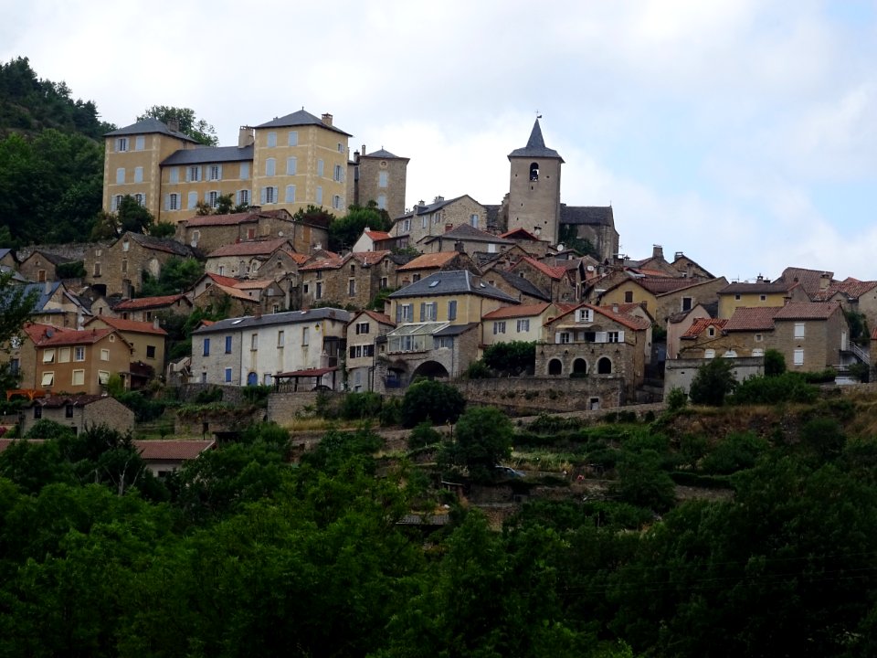 Château de Mostuéjouls et église, Mostuéjouls, Aveyron 