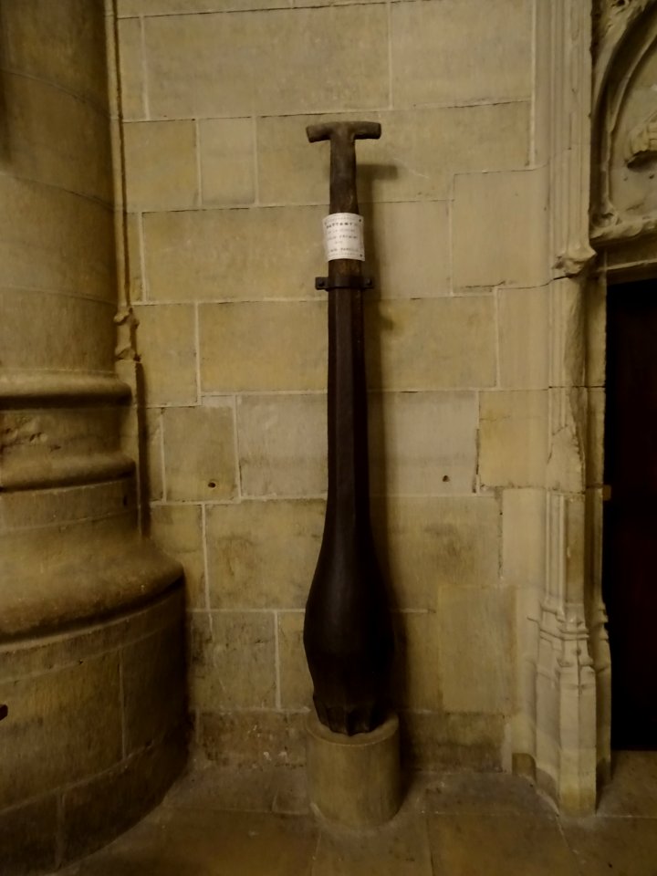 Battant de la cloche Marie-Thérèse, cathédrale Notre-Dame-… 