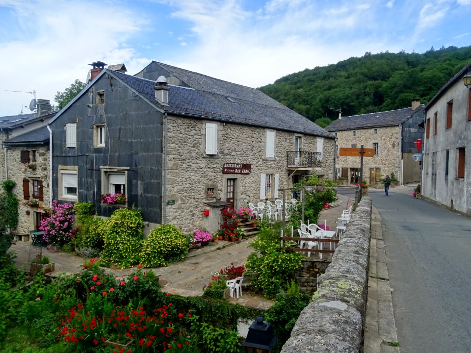 Jardins, maisons, restaurant bar tabac, Fraisse-sur-Agout,… 