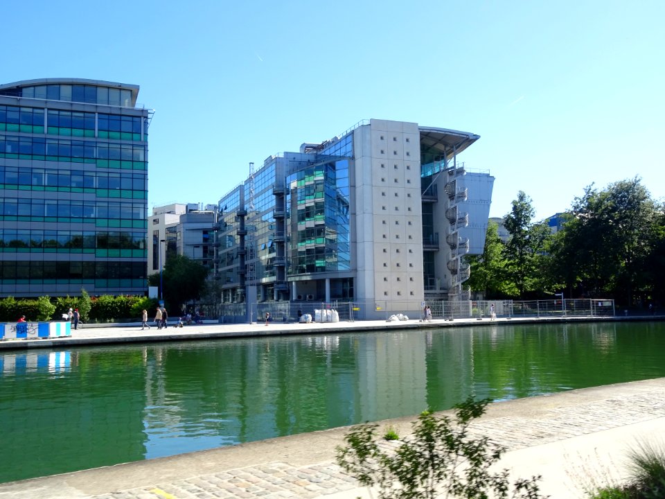 Immeubles vers le Petit Pantin, le long du chemin de Halag… 