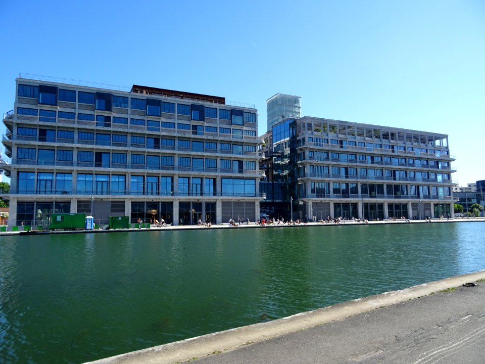 Immeubles vers le Petit Pantin, le long du chemin de Halag… 