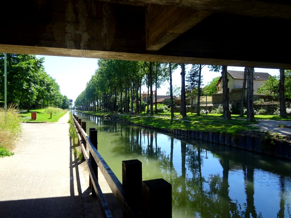 Sur la piste cyclable le long du canal de l'Ourcq, Aulnay-… 