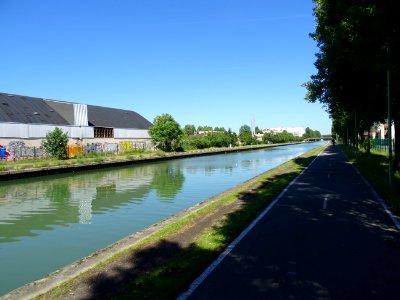 Le long du canal de l'Ourcq, Bondy, Seine-Saint-Denis photo