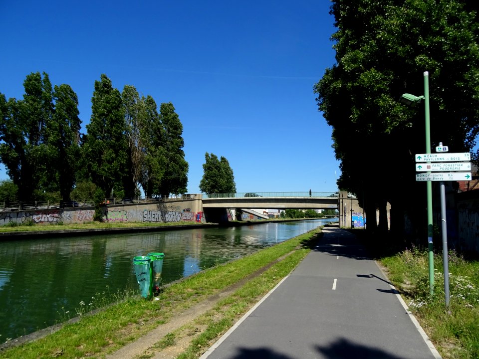 Le long du canal de l'Ourcq, Bondy, Seine-Saint-Denis 