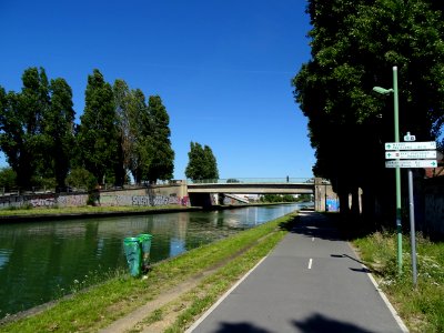 Le long du canal de l'Ourcq, Bondy, Seine-Saint-Denis photo