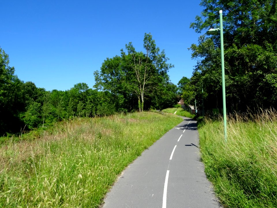 Sur la piste cyclable, le long du canal de l'Ourcq, Sevran… 