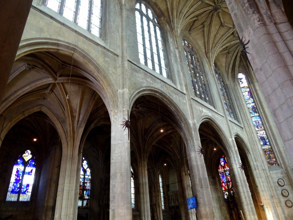 Nef, église Saint-Aspais, Melun, Seine-et-Marne 