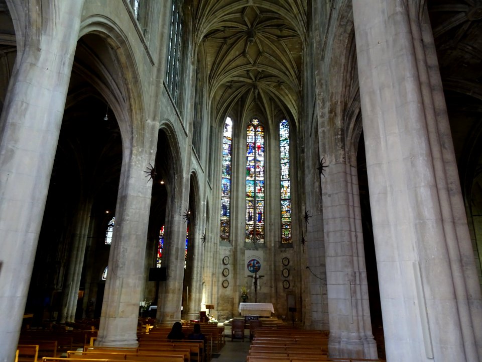 Nef, église Saint-Aspais, Melun, Seine-et-Marne 