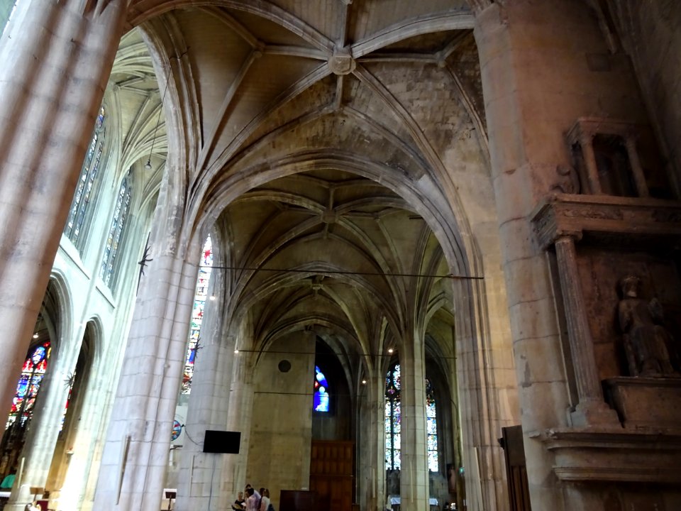 Nef, église Saint-Aspais, Melun, Seine-et-Marne 