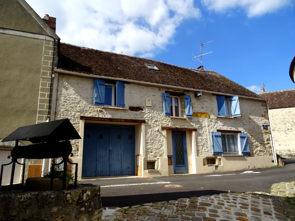 Puits et maisons, Donnemarie-Dontilly, Seine-et-Marne 
