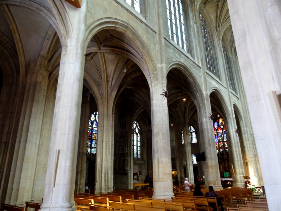 Nef, église Saint-Aspais, Melun, Seine-et-Marne 