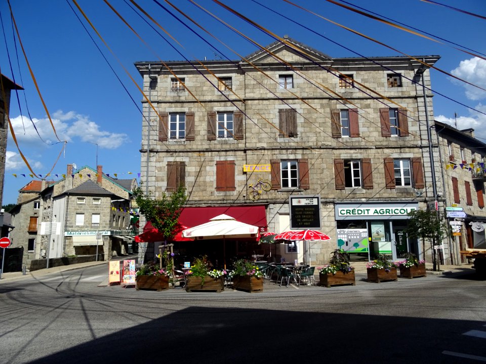 Place de l'Hôtel de ville, Tence, Haute-Loire 