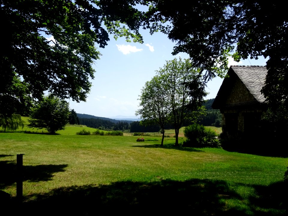 Une belle maison tout en pierres et toit de lauzes, Loire 