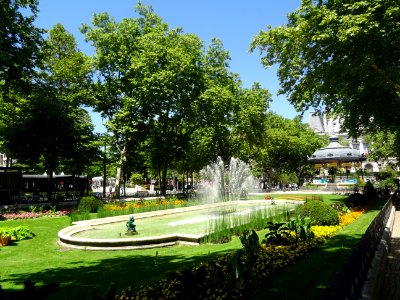 Jardin et jets d'eau, devant l'hôtel de ville, Saint-Etien… 