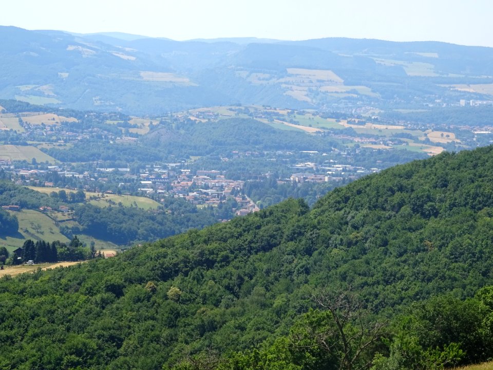 Vue plongeante dans le début de la descente vers St-Etienn… 