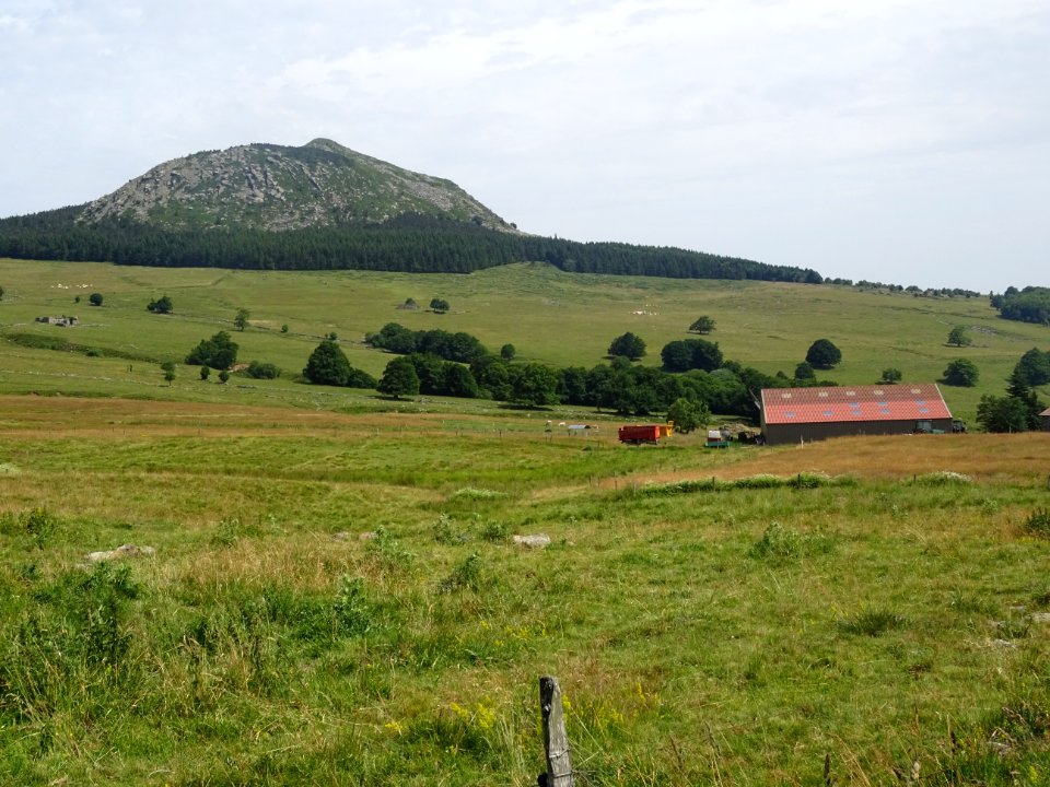 Le Mont Chaulet, à la limite entre la Haute-Loire et l'Ard… 