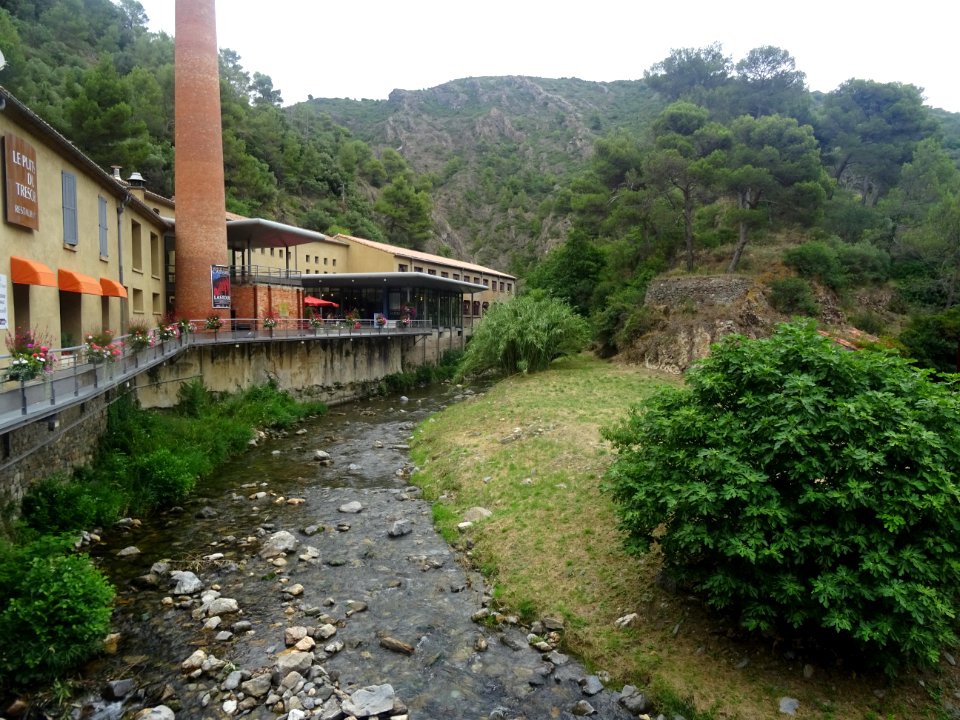 La rivière L'Orbiel, à Lastours, Aude 