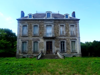 Une belle demeure en bord de route, entre Tarn et Aude 