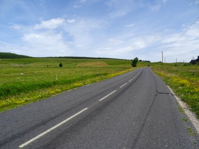 La route entre le Mont Mézenc et le Mont Gerbier de Jonc, … photo