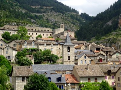 Ste-Enimie, dans les gorges du Tarn, Lozère photo