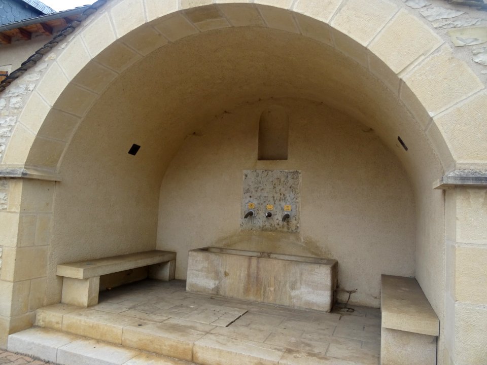 Triple point d'eau, à côté de l'église Saint-Christophe, B… 