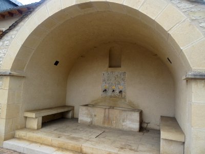 Triple point d'eau, à côté de l'église Saint-Christophe, B… 