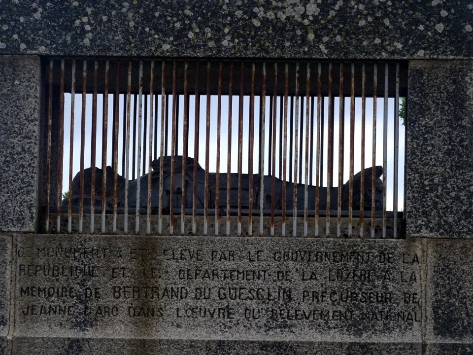 Monument élevé à Bertrand du Guesclin, précurseur de Jeann… 