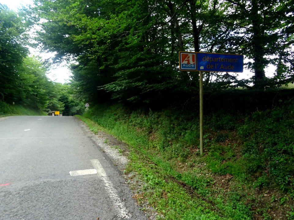 Au col de Salettes, on entre dans l'Aude 