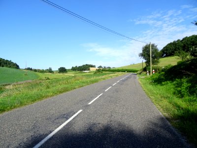 La route entre Yzeron et Duerne, monts du Lyonnais, Rhône 