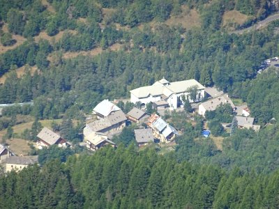 Hameau de Pelvoux, Les Claux avec l'usine hydroélectrique 