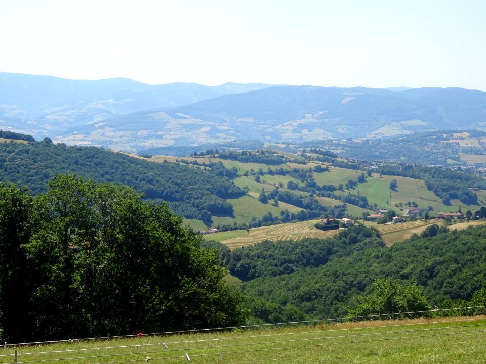 Vue plongeante dans le début de la descente vers St-Etienn… 