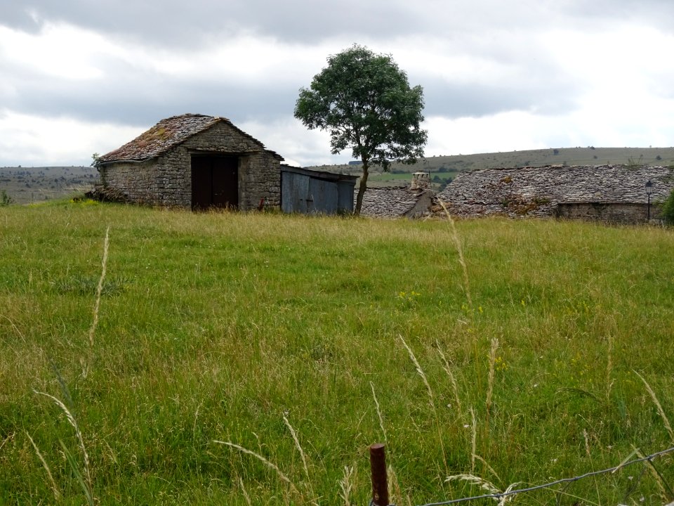 Village de Sauveterre, sur le Causse de Sauveterre, Lozère… 