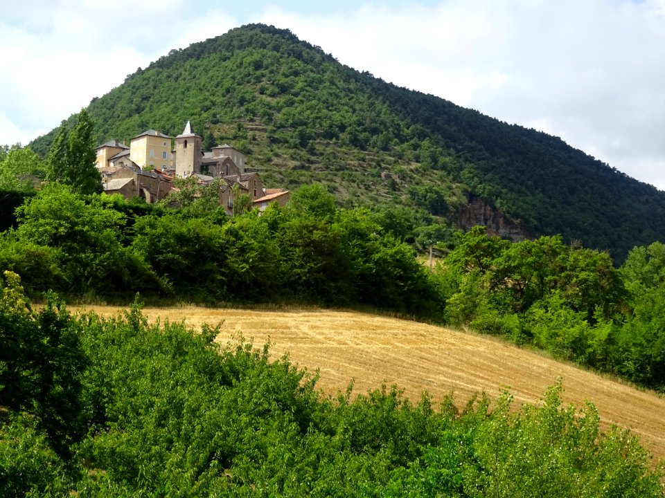 Château de Mostuéjouls et église, Mostuéjouls, Aveyron 