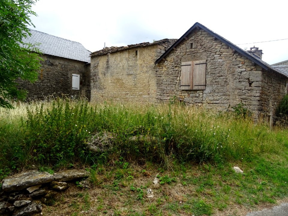 Village de Sauveterre, sur le Causse de Sauveterre, Lozère… 
