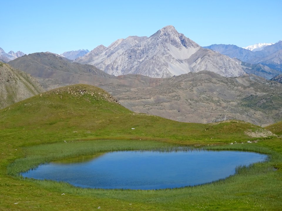 Lac de l'Etoile. En face le Mont Chaberton 