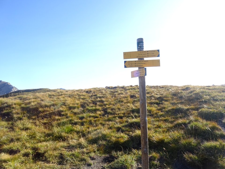 Poteau indicateur Lacs Marion 2520 m 