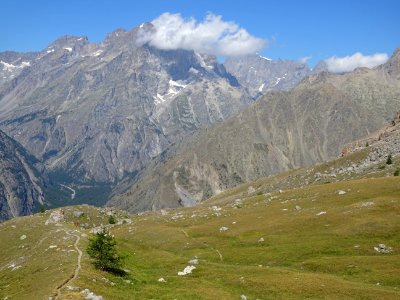 Le Mont Pelvoux et la Barre des Ecrins, cachés par les nua… 