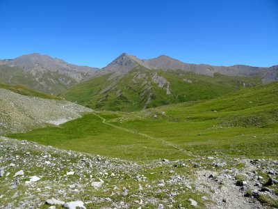 Immense prairie, le Ravin des Coutiers, en face, le Pic du… 