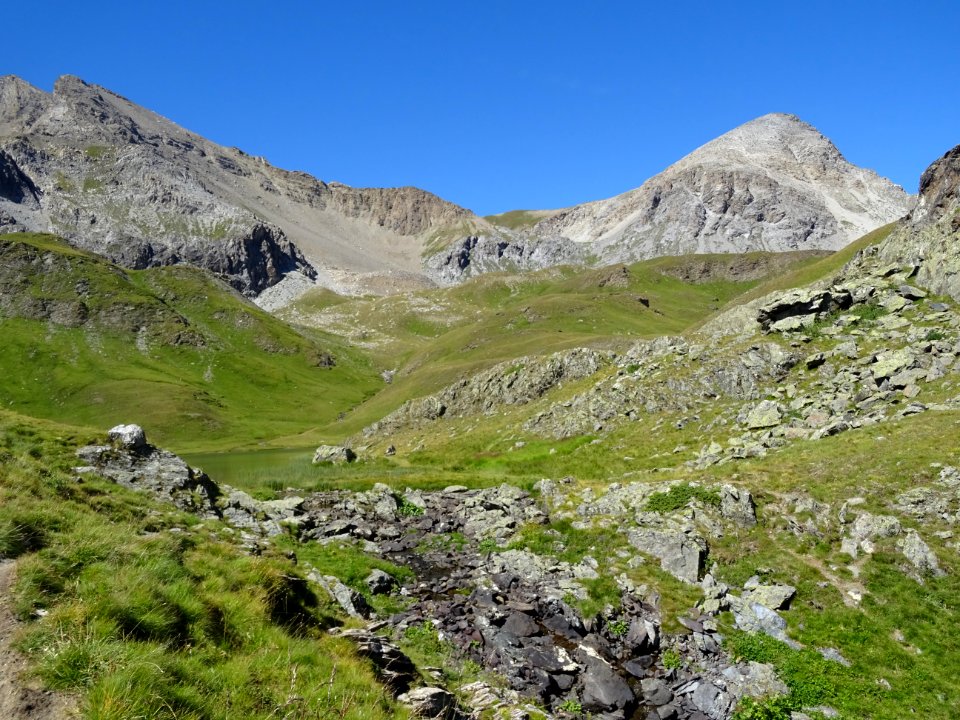 Arrivée au lac des Cordes, à gauche la Turge de Suffie, au… 