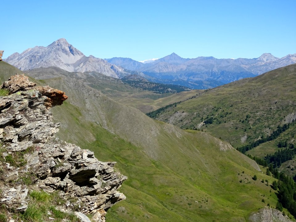 A gauche, le Mont Chaberton 