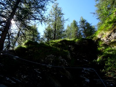 Câble métallique pour sécuriser un passage dans les rocher… 